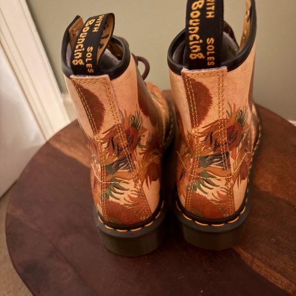 Doc MartensxNational Gallery Van Gogh Sunflower Print Boots Women’s Size 5 - Picture 4 of 12